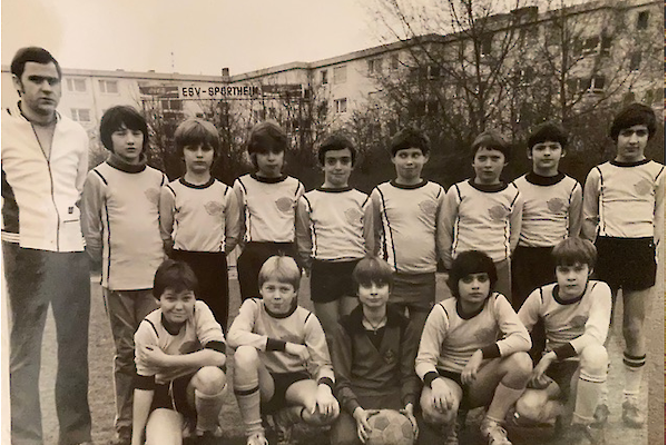 V. li. st. Trainer Gerhard Geis, Slobodan Vasic, Zdravko Ladan, Serafino Totaro, Ramon Bombis, Bruno Megner, Norbert Halfmann, Ralf Sattler, Ignazio Benenati v. li. unten Matthias Nothaft, Ralf Vetter, Uwe Will, Leonardo Messina und Christian Geis. Auf dem Foto fehlen Volker Geis und Benjamin Kalic.